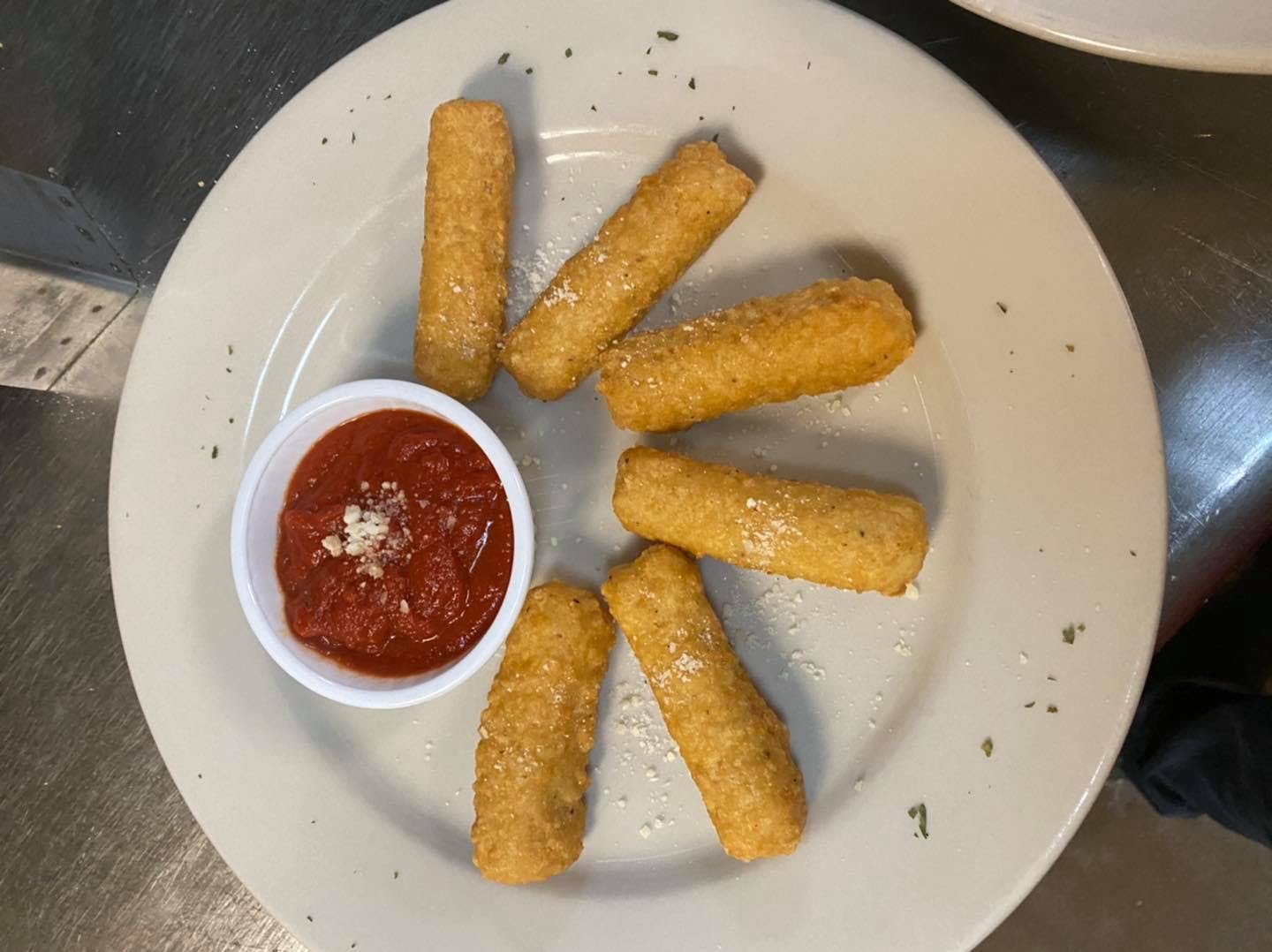 Order Fried Cheese Sticks - Appetizer food online from Mia's Italian Bistro store, Wichita Falls on bringmethat.com