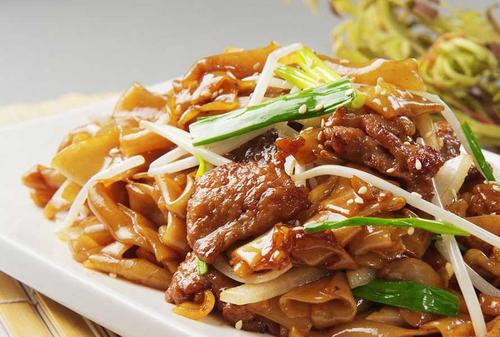 Order 132. Beef Chow Fun 干炒牛河 food online from Sichuan Home store, San Francisco on bringmethat.com