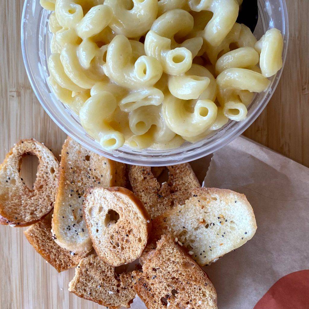 Order White Cheddar Mac + Cheese with House-Made Bagel Chips food online from Seize The Bagel store, Vancouver on bringmethat.com
