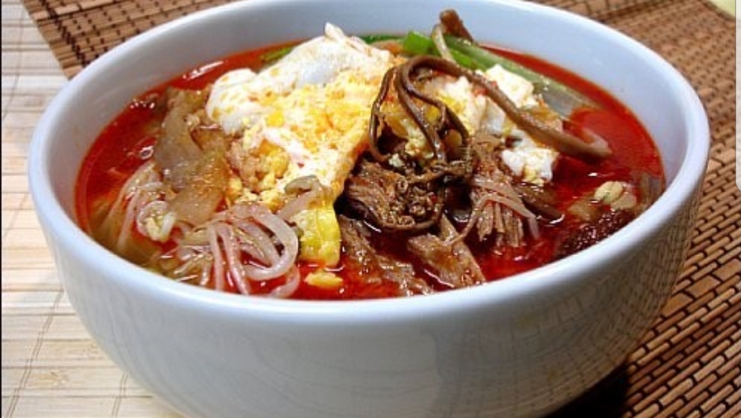 Order 3. Hot Spicy Threaded Beef Soup food online from Sisters Korean Kitchen store, Cerritos on bringmethat.com