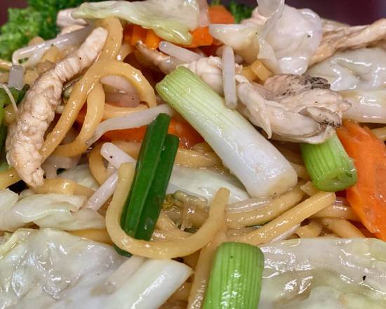 Order Chow Mien food online from WINGS &amp; THAI RESTAURANT store, Wilmington on bringmethat.com