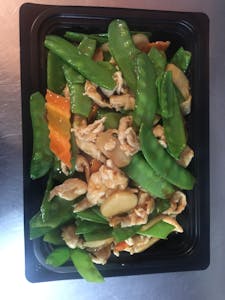 Order 39. Chicken with Snow Peas food online from Taste Of China store, Spring Hill on bringmethat.com