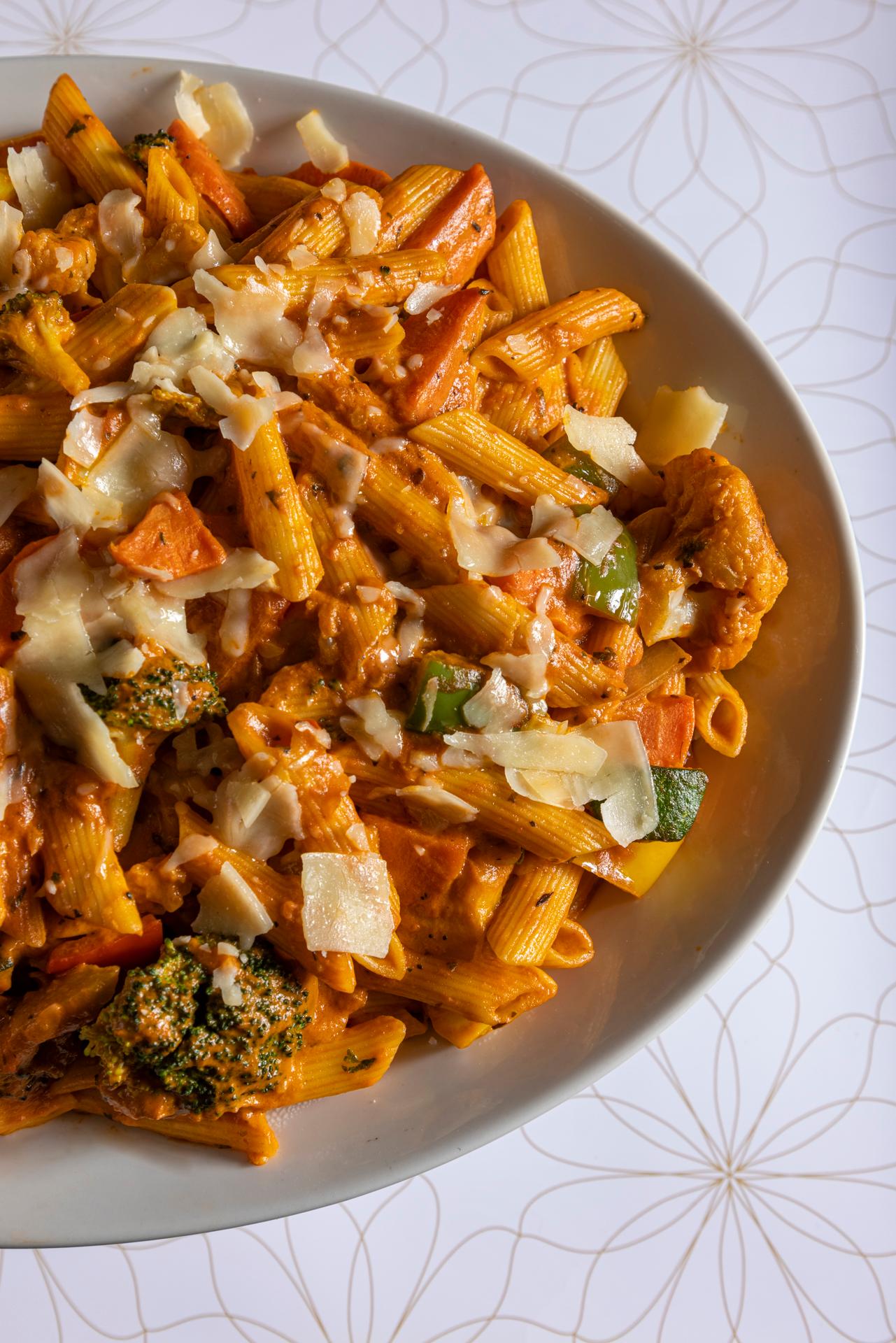 Order Veggie Pasta food online from Ray's Grill store, Stanford on bringmethat.com