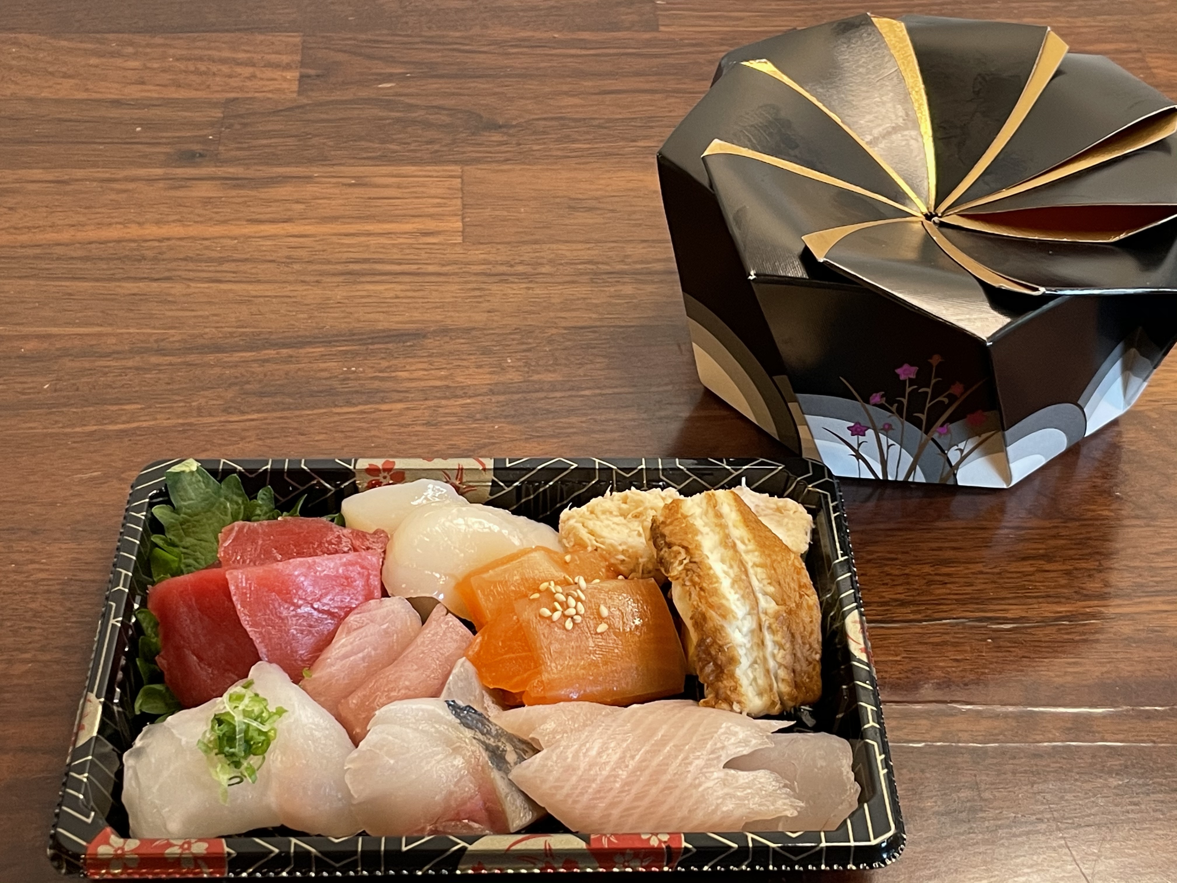 Order Chirashi Bowl Regular food online from Sushi Sasabune store, Glendale on bringmethat.com
