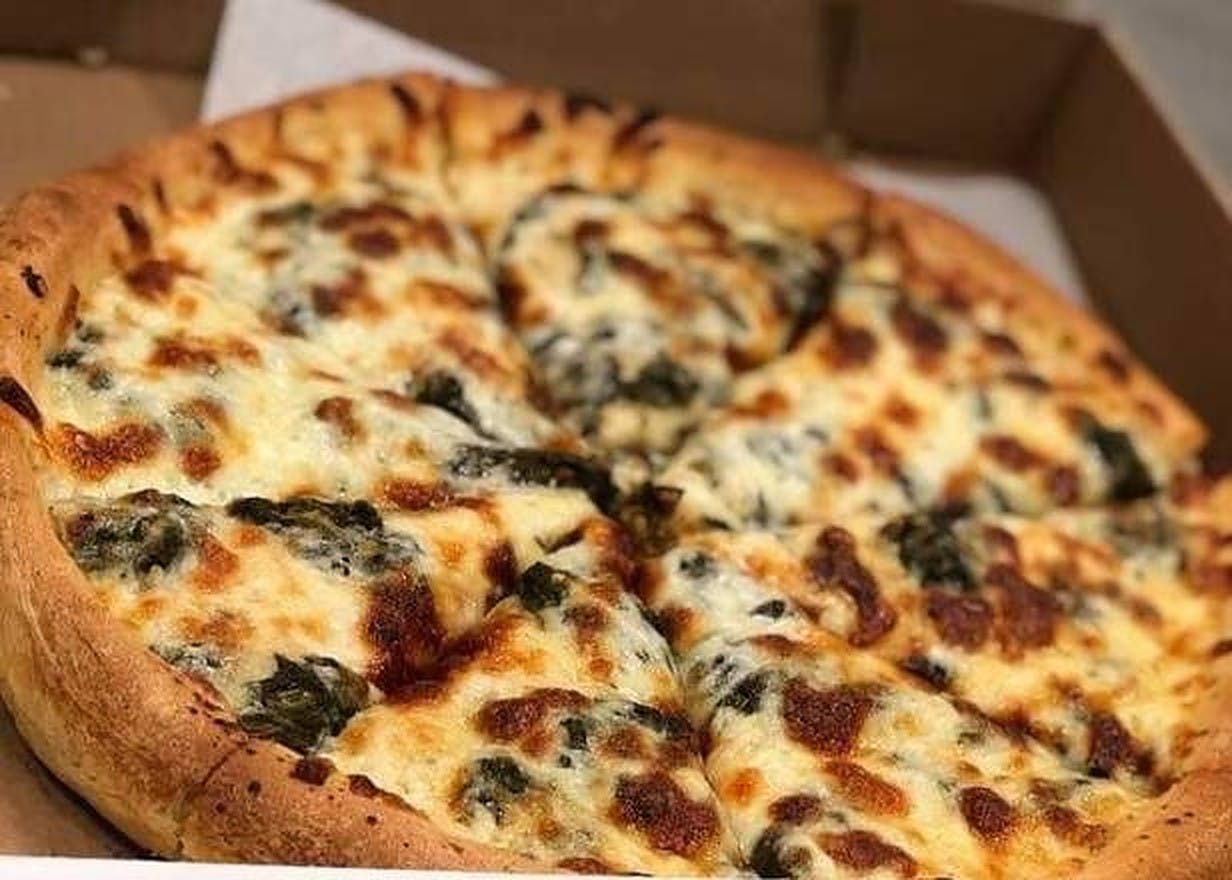 Order Spinach White Pizza - Medium 12'' (8 Slices) food online from Cornersburg Pizza store, Boardman on bringmethat.com