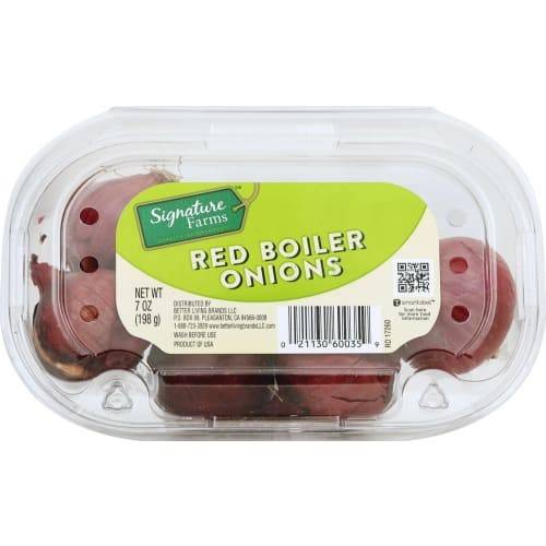 Order Signature Farms · Red Boiler Onions (7 oz) food online from Shaw's store, Windham on bringmethat.com