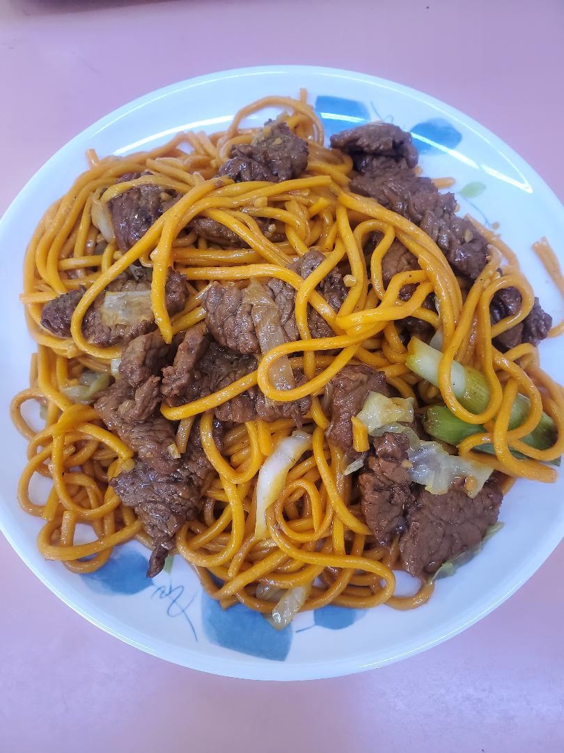 Order Beef Chow Mein food online from Chinatown Express store, Los Angeles on bringmethat.com