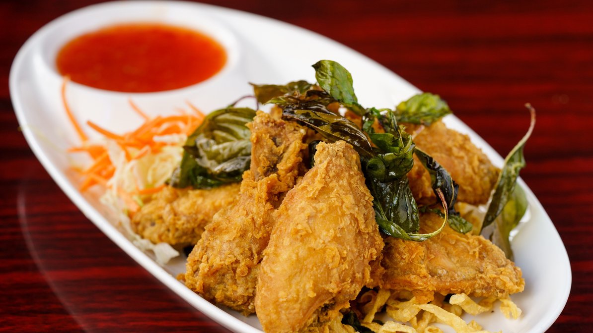 Order Peak Gai Tod (Fried Chicken Wings) food online from Chai Thai Noodles store, Hayward on bringmethat.com
