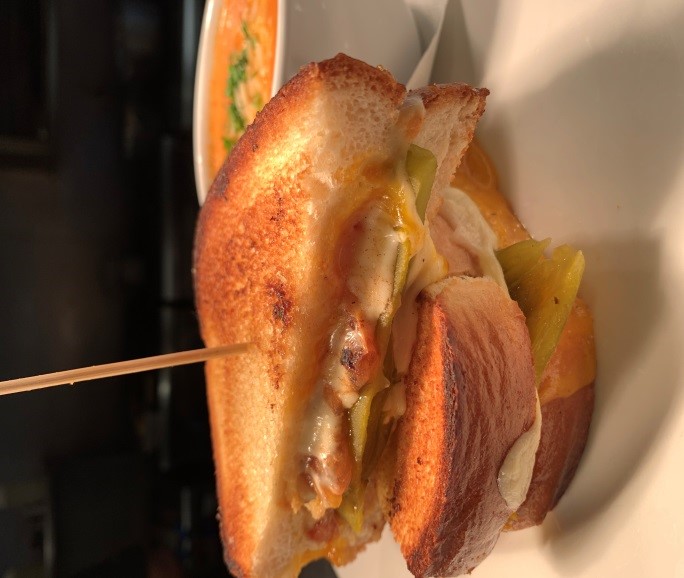 Order Green Chili Grilled Cheese Sandwich food online from Metropolitan Bar & Grill store, Englewood on bringmethat.com