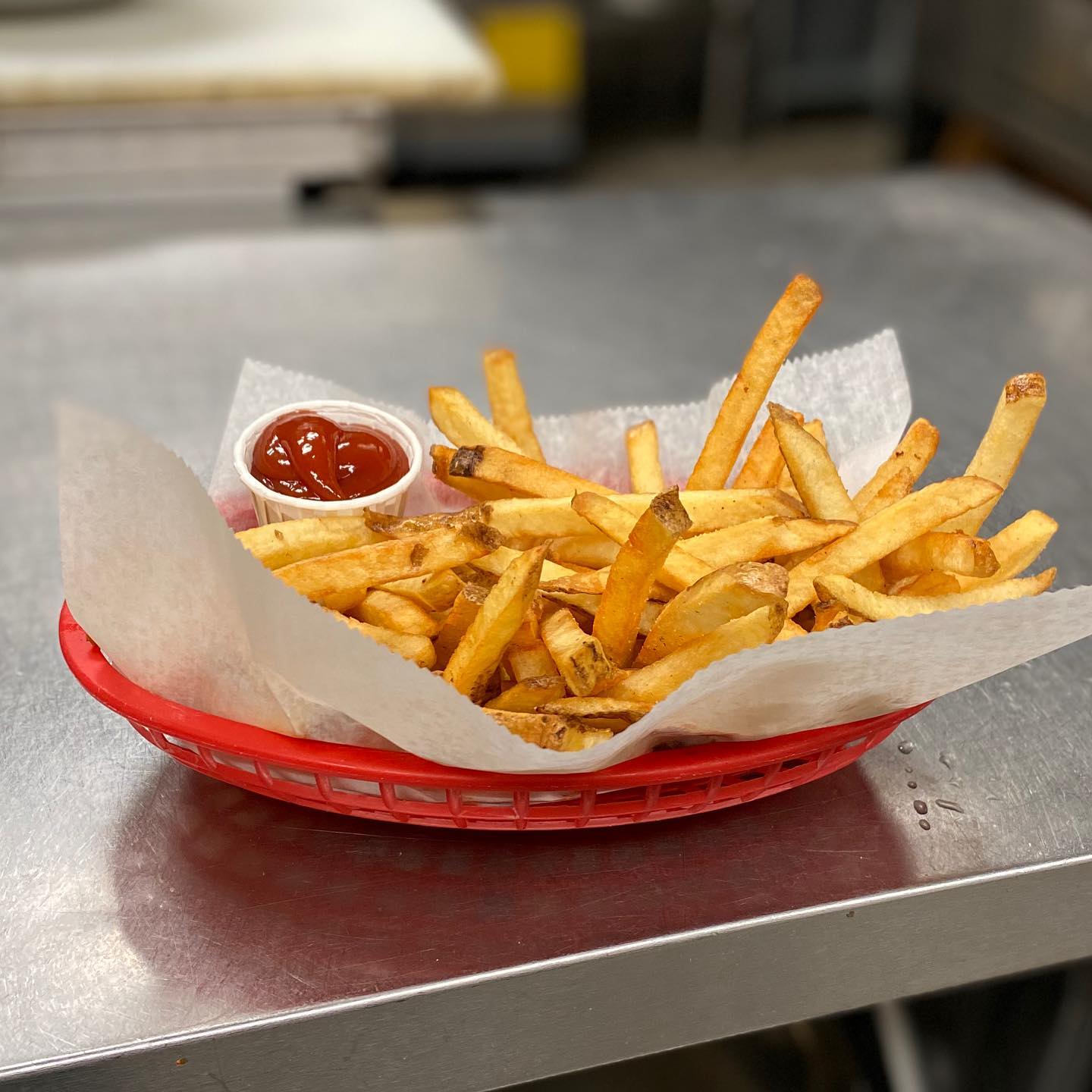 Order Hand-Cut French Fries food online from Windmill Tavern store, Stratford on bringmethat.com