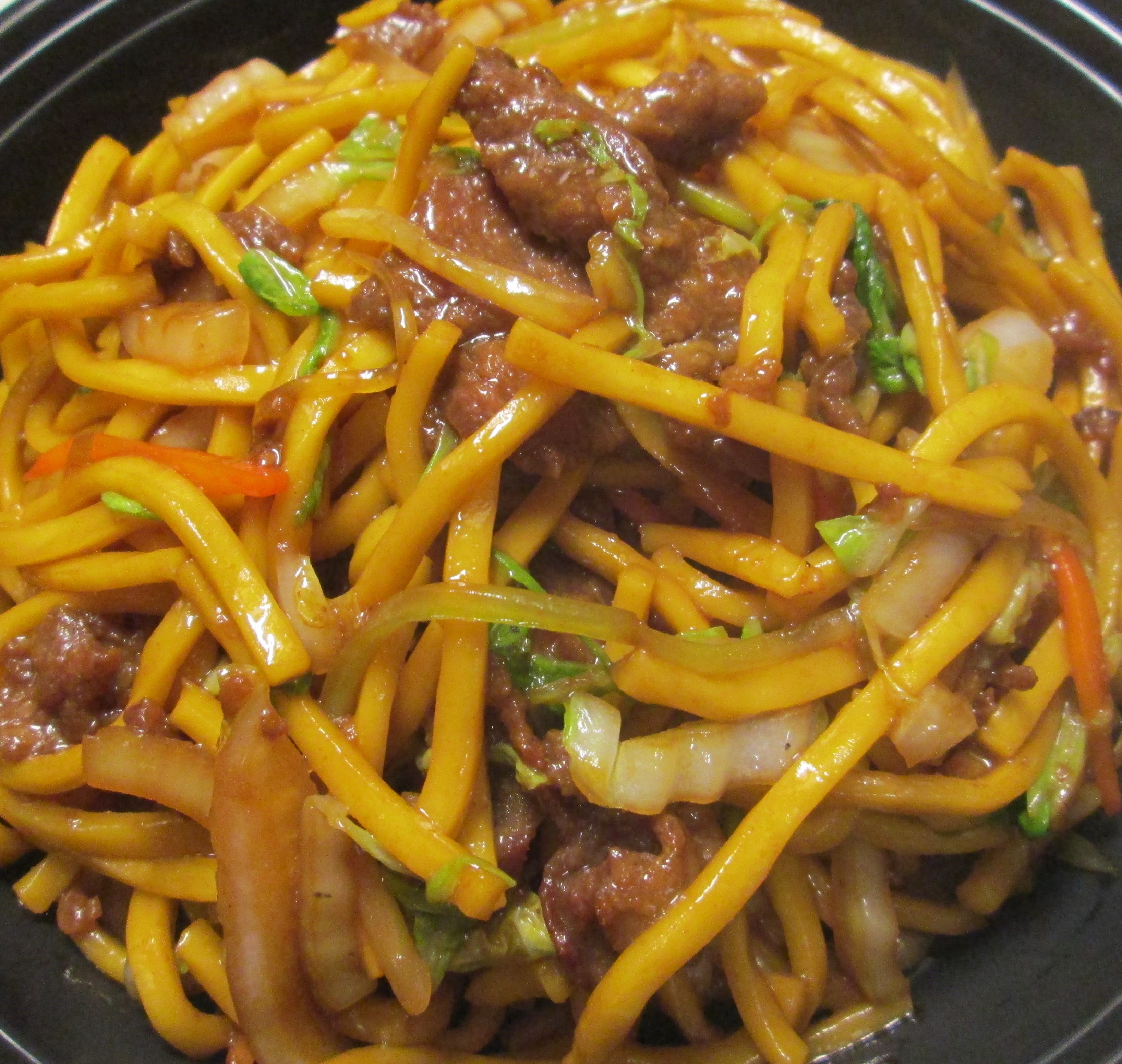 Order 32.Beef Lo Mein food online from Asian Buffet Hibachi Grill store, Battle Creek on bringmethat.com