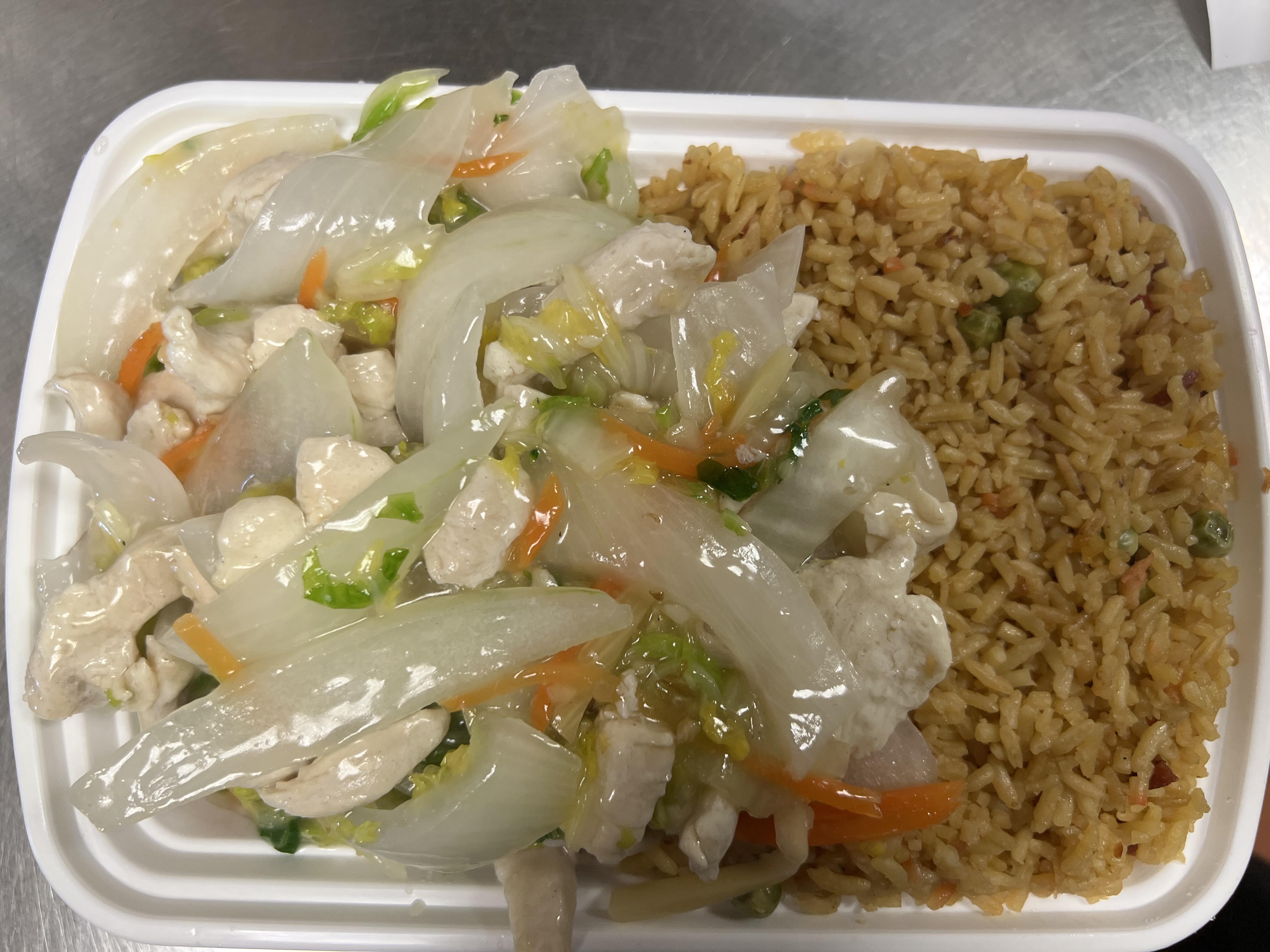 Order C1. Chicken Chow Mein Combo Platter food online from Oriental Chinese Restaurant store, Lancaster on bringmethat.com