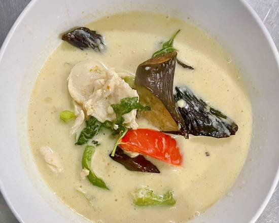 Order Green Curry food online from Baramee Thai Restaurant store, San Pedro on bringmethat.com