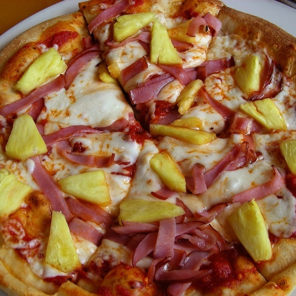 Order Hawaiian Delight Pizza food online from Ameci Pizza & Pasta store, Irvine on bringmethat.com