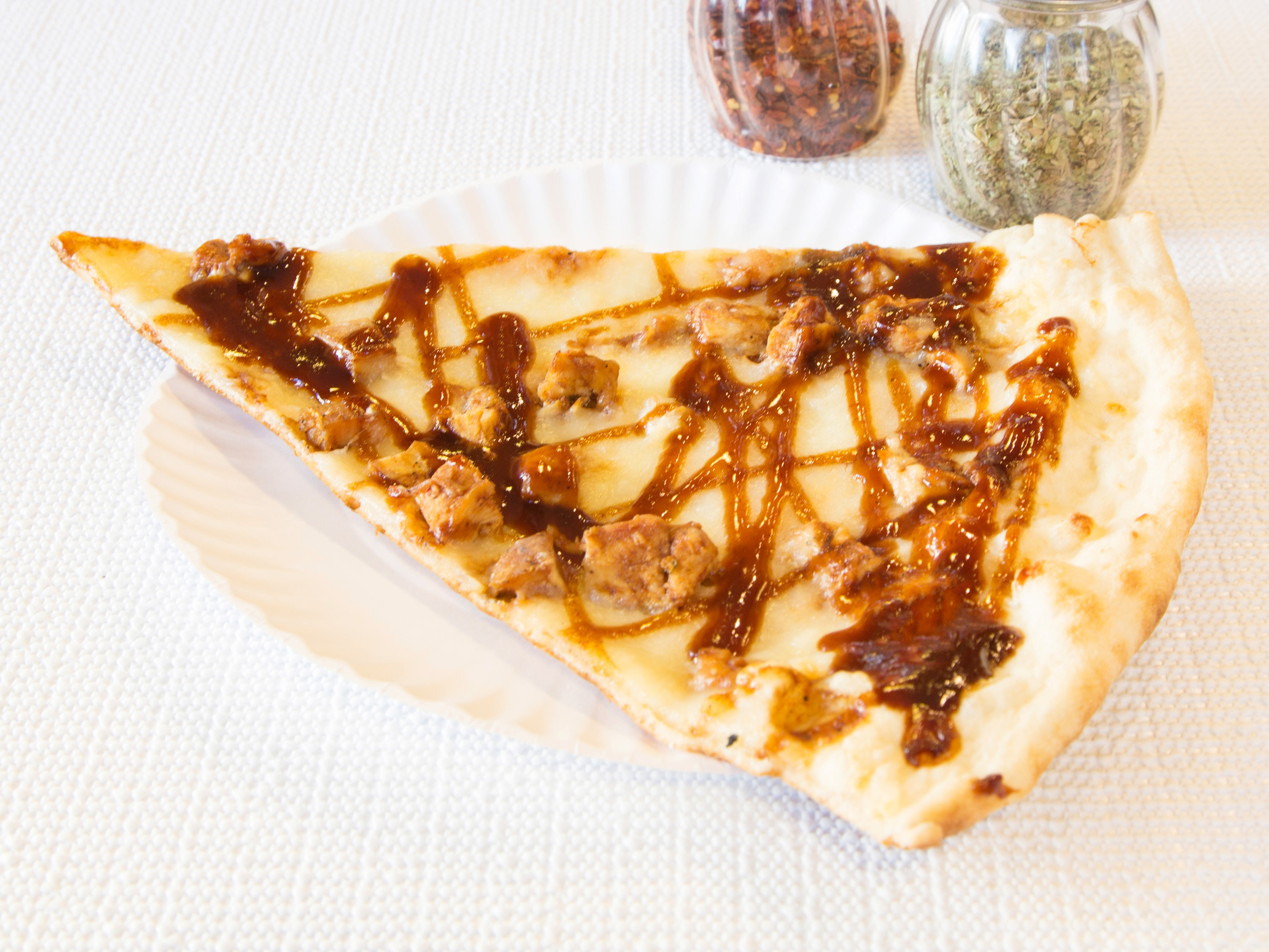 Order BBQ Chicken Pizza food online from Joe's Pizzeria store, Bayonne on bringmethat.com
