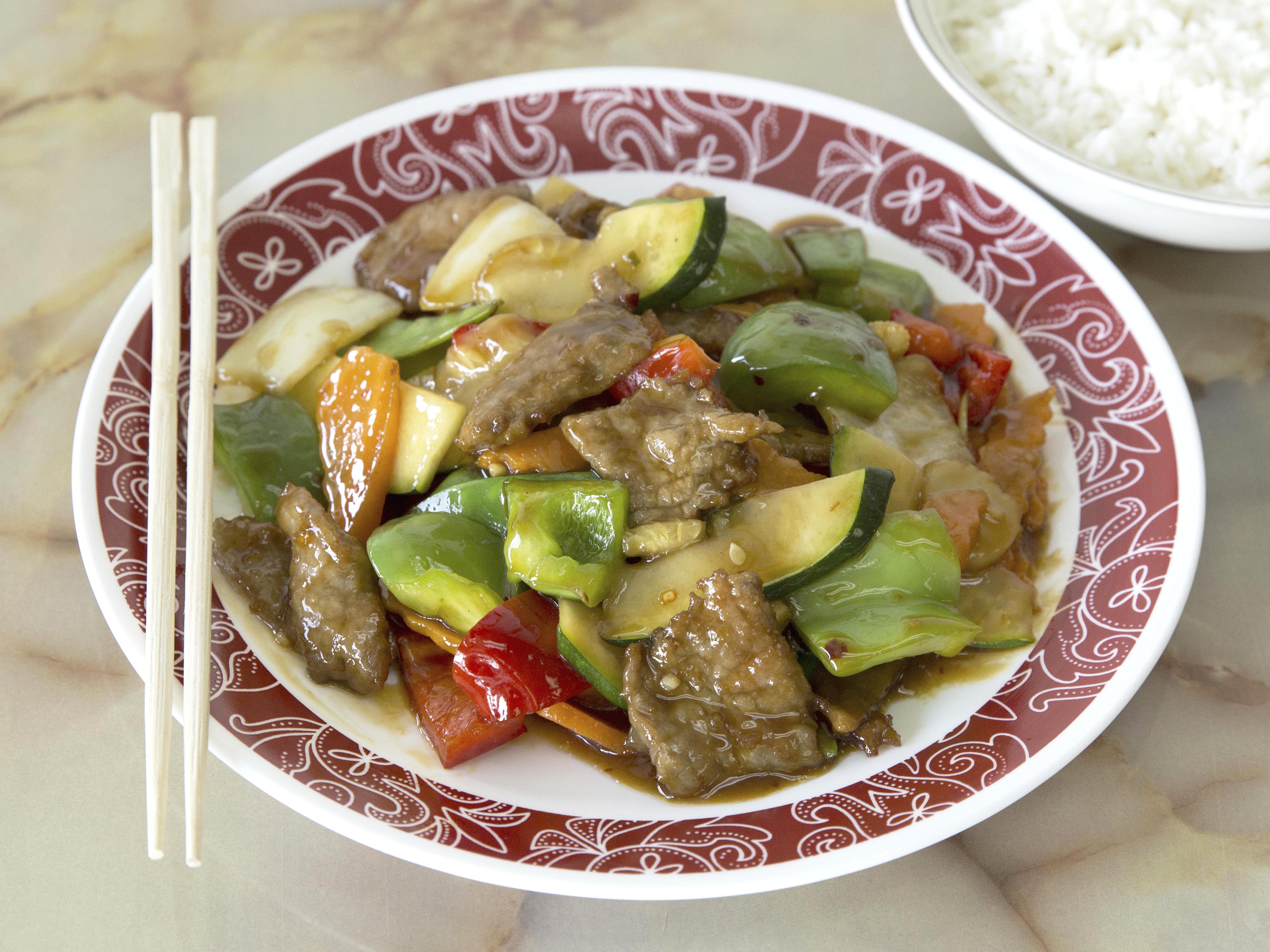 Order B4. Szechuan Beef food online from Golden Town Chinese Restaurant store, Commerce City on bringmethat.com