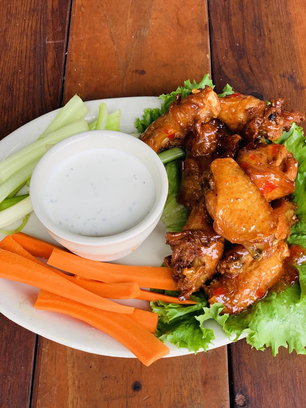 Order Buffalo Wings food online from Countryside Pizza & Grill store, Eugene on bringmethat.com
