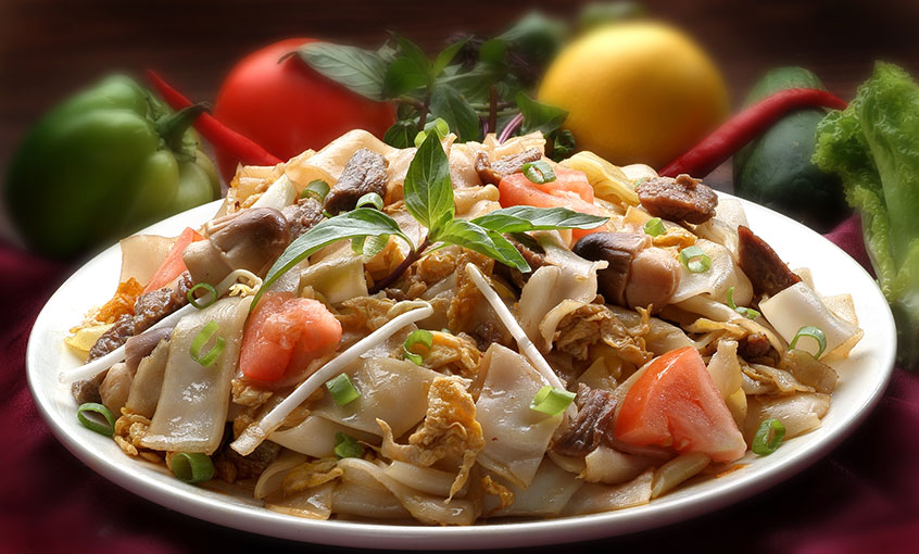 Order N1. Chicken Pad Thai Flat Noodles food online from Pho Que Huong store, Plano on bringmethat.com