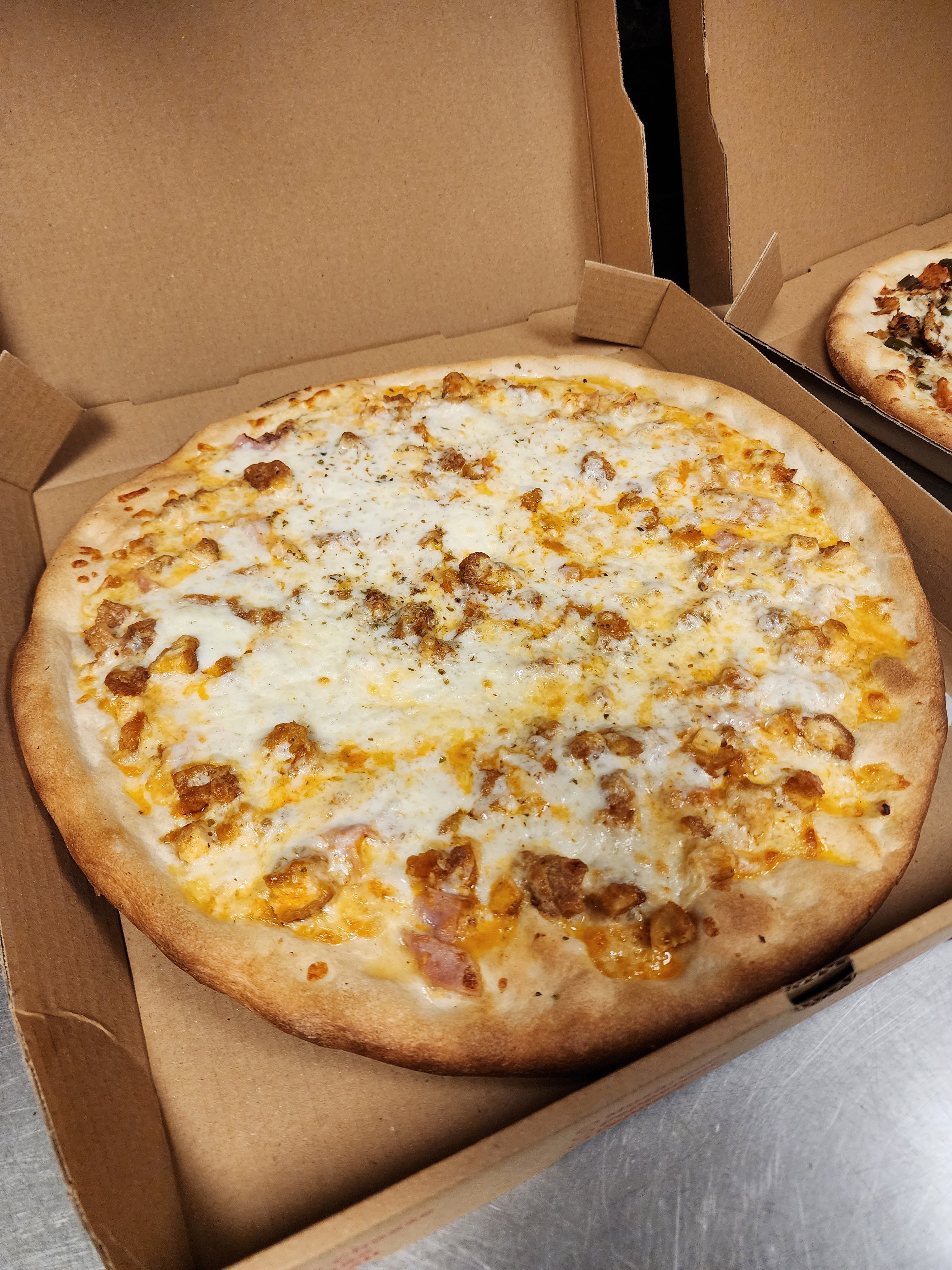 Order Buffalo Cordon Bleu Pizza - Medium food online from Pizza D'Oro store, Catasauqua on bringmethat.com