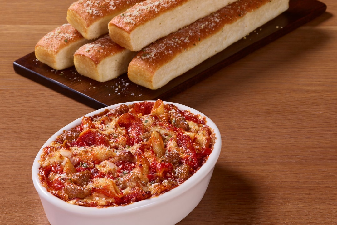 Order Oven-Baked Italian Meats Pasta food online from Pizza Hut store, Anchorage on bringmethat.com
