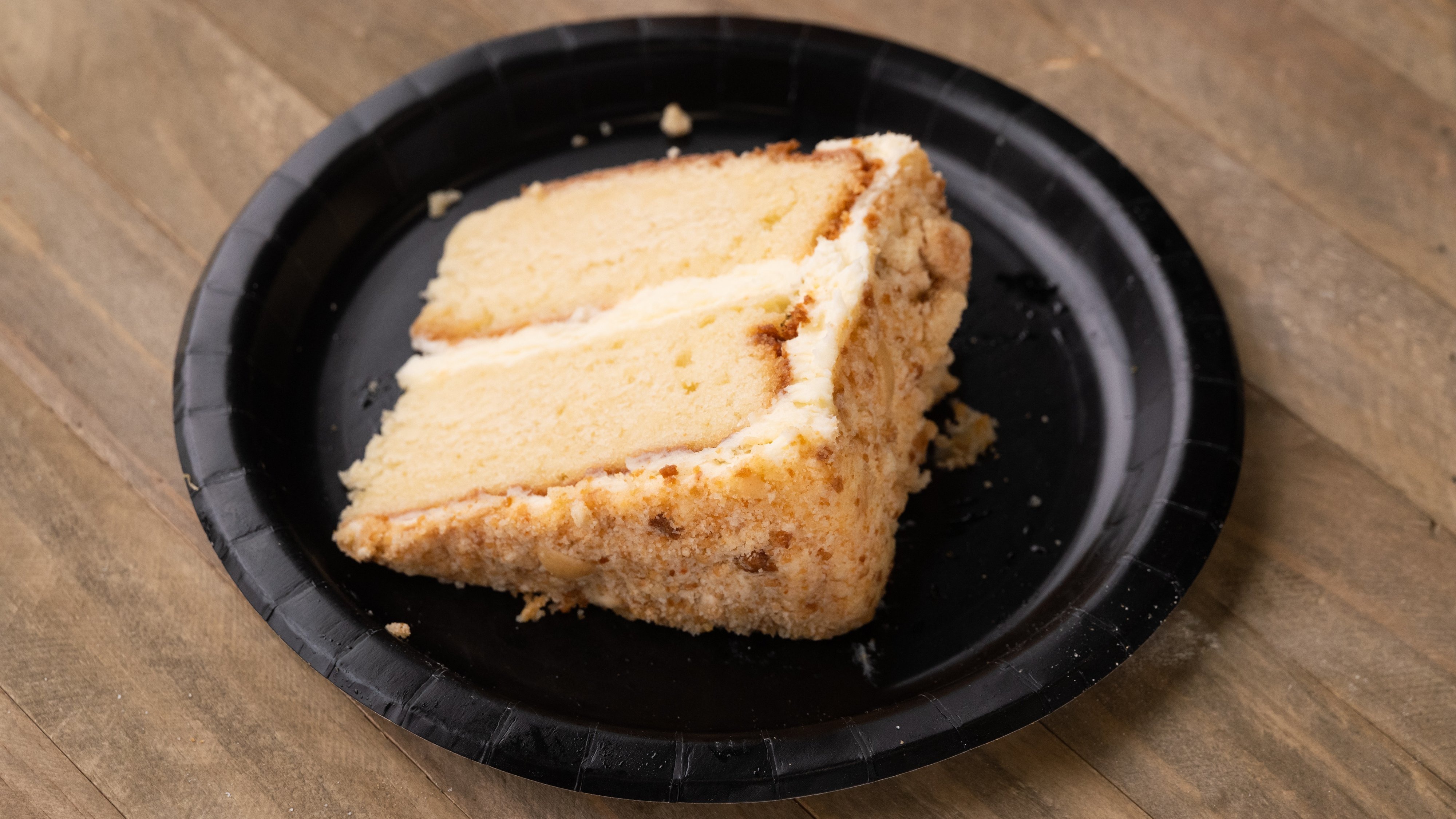 Order Banana Crunch Cake food online from Captain Jay Fish & Chicken store, Southfield on bringmethat.com