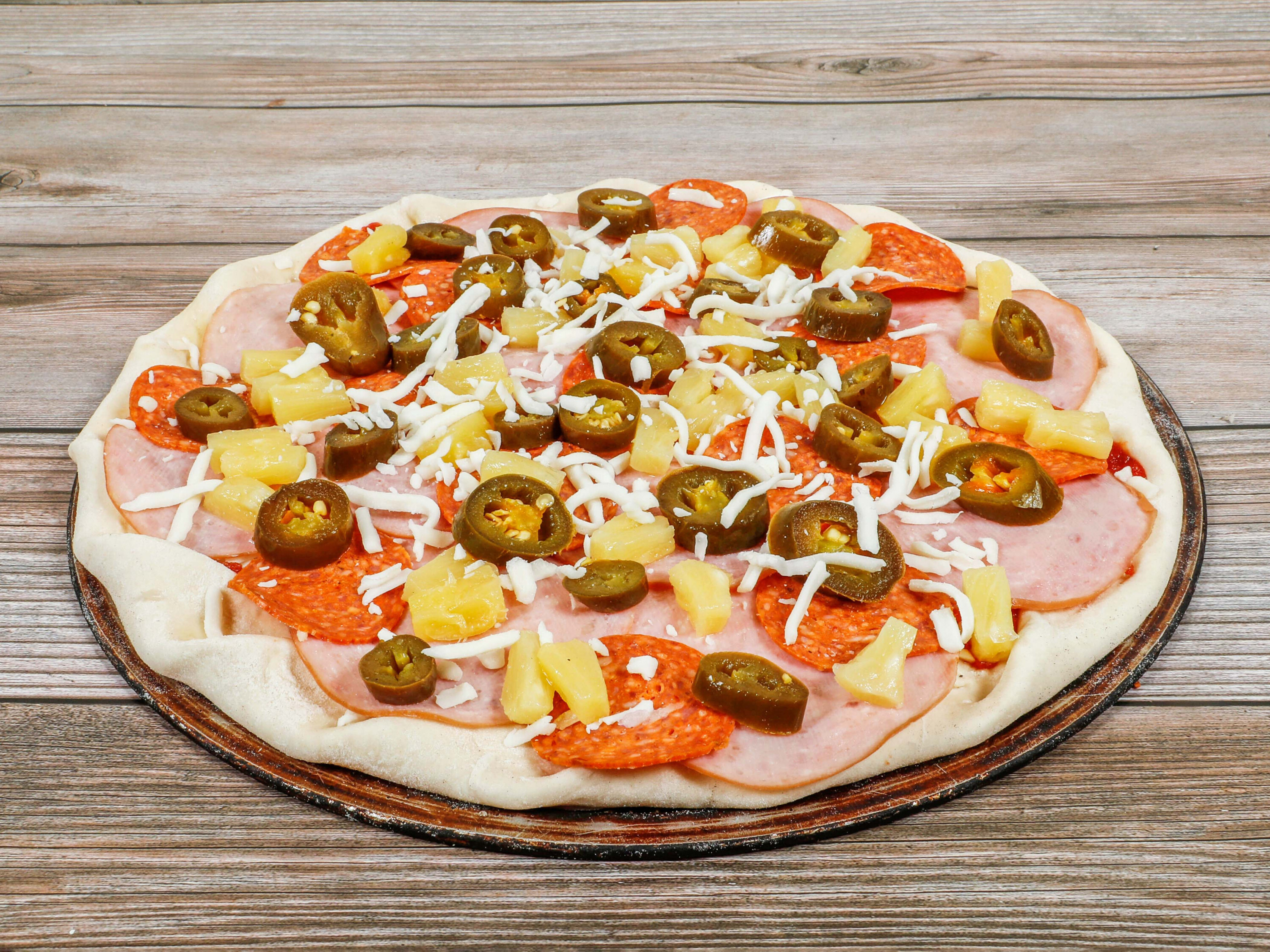 Order Italian Hawaiian Spice Pizza food online from Luigis Pizza store, Modesto on bringmethat.com