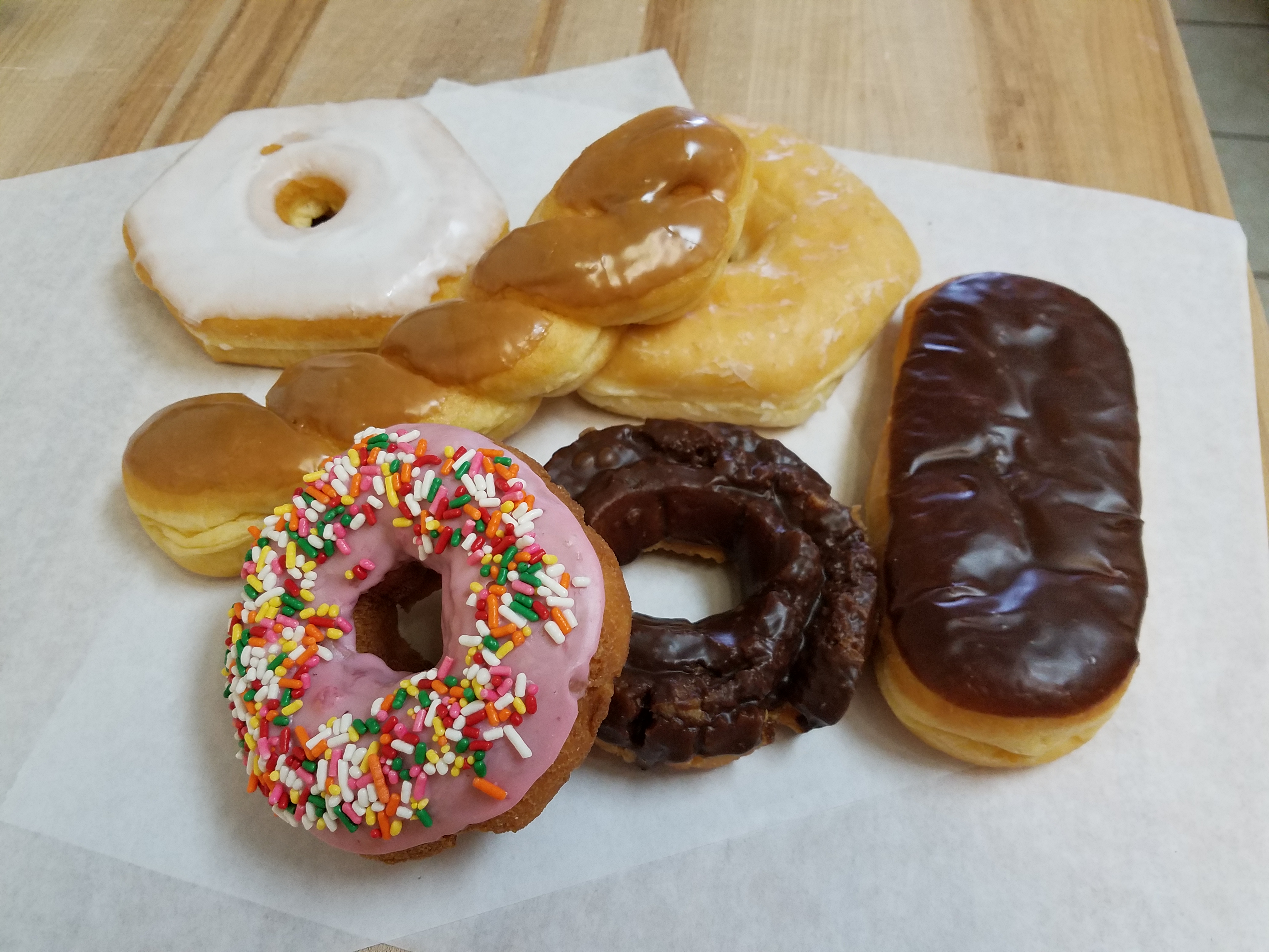 Order O Donut 1/2 Dozen Mix food online from O Donuts store, Everett on bringmethat.com