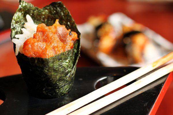 Order Spicy Tuna Hand Roll food online from Sushi Uma store, San Francisco on bringmethat.com