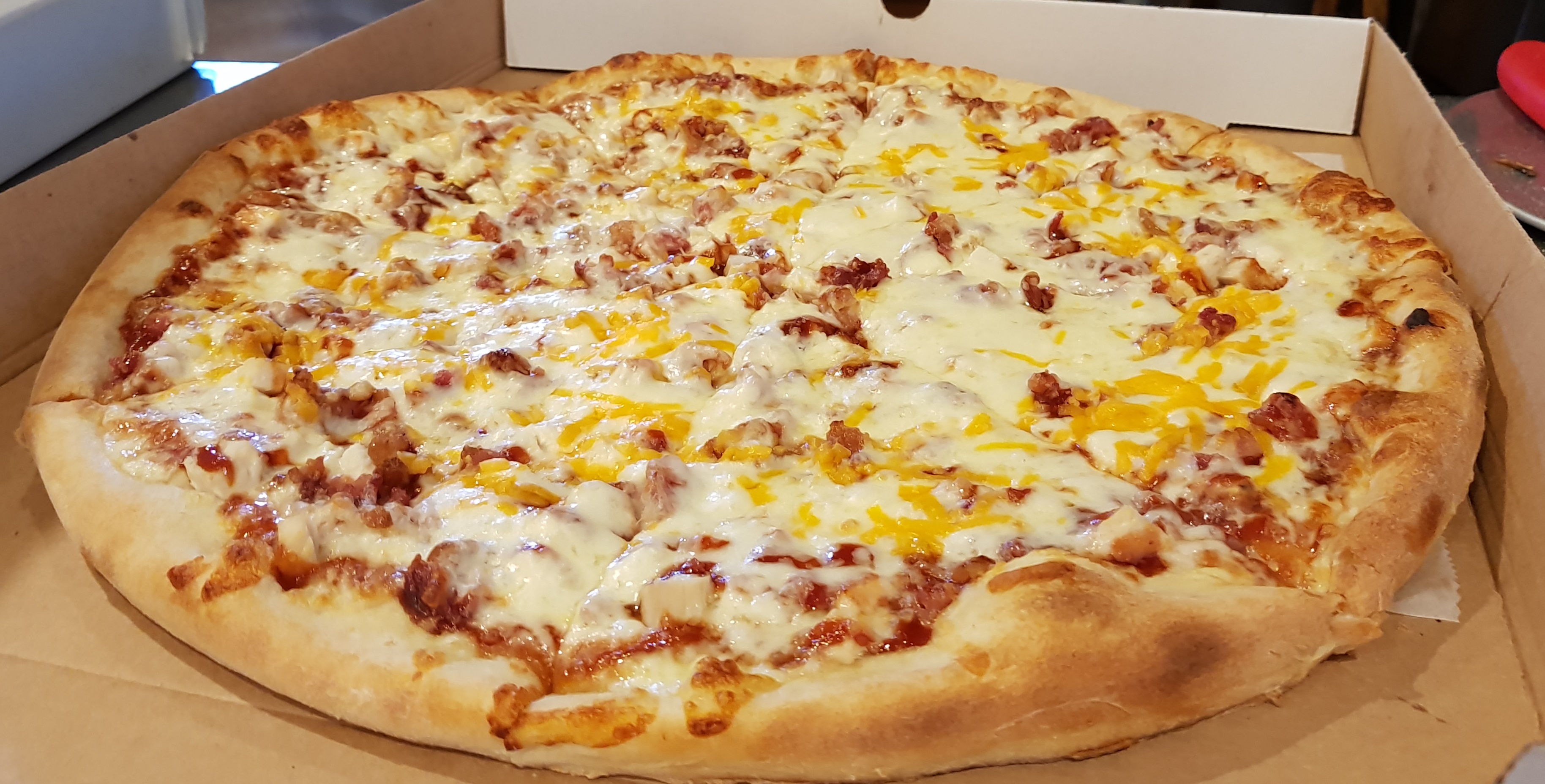 Order Chicken BBQ Pizza food online from Two Cousins Paradise store, Paradise on bringmethat.com