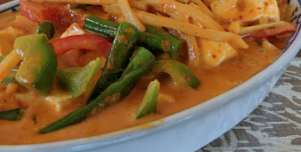 Order C1. Red Curry food online from Sawasdee Thai Cuisine store, Ventura on bringmethat.com