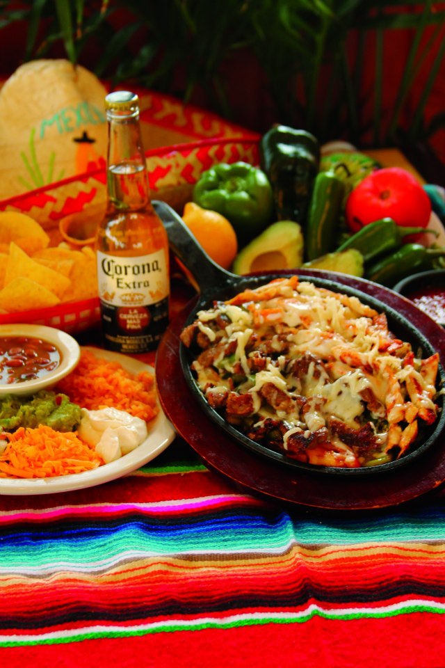 Order 35. Jardin Style Fajitas food online from Valle's Mexican Restaurant & Bar store, Waco on bringmethat.com