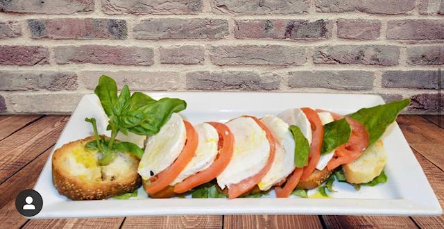 Order Fresh Mozzarella and Tomato Platter food online from Mike's Deli store, Bronx on bringmethat.com