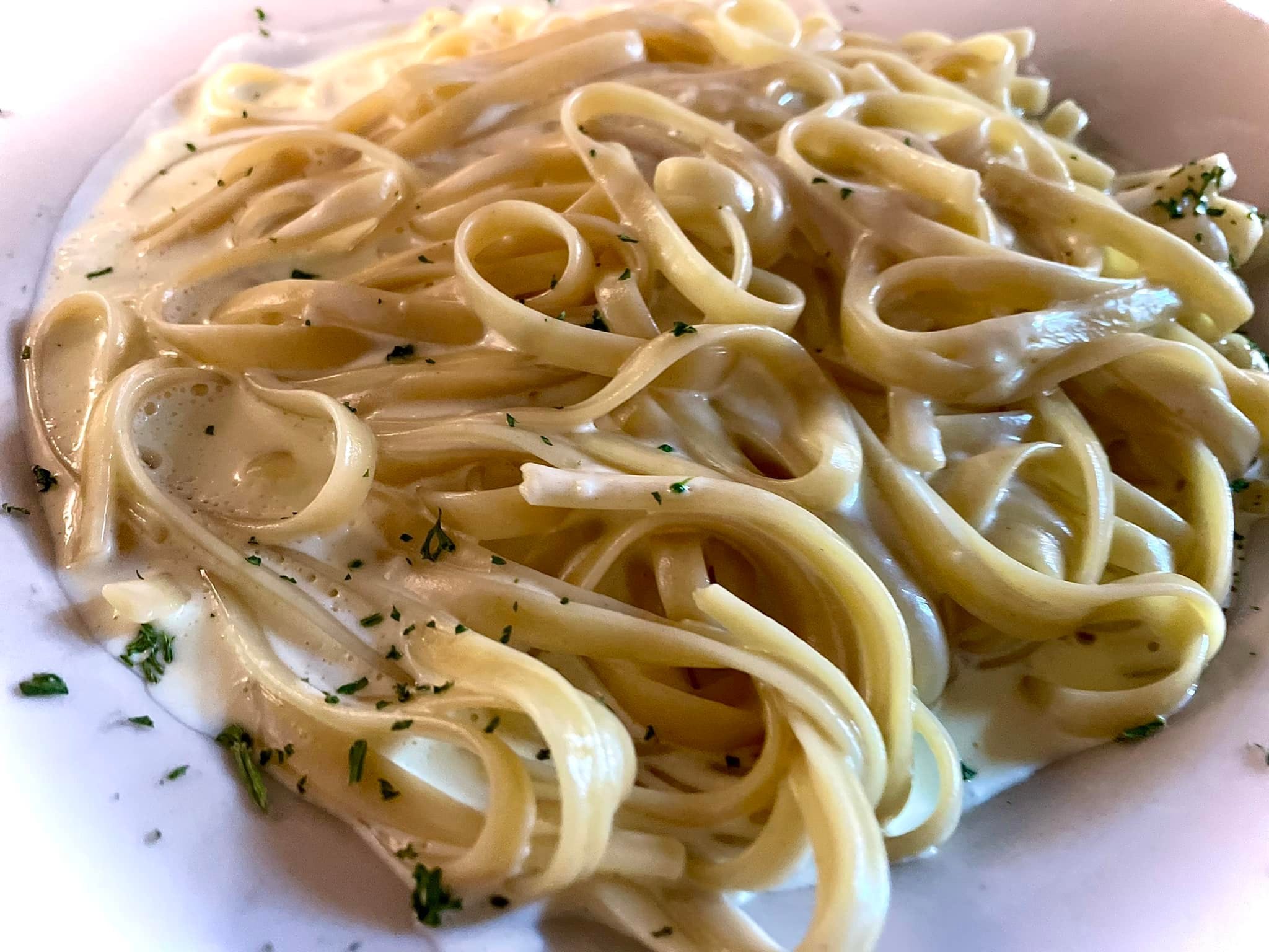 Order Fettuccine Alfredo - Pasta food online from Vinces Pizza Pub store, Macungie on bringmethat.com