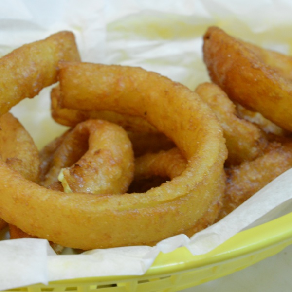 Order Basket of Onion Rings food online from Jay's Cheesesteak store, San Francisco on bringmethat.com