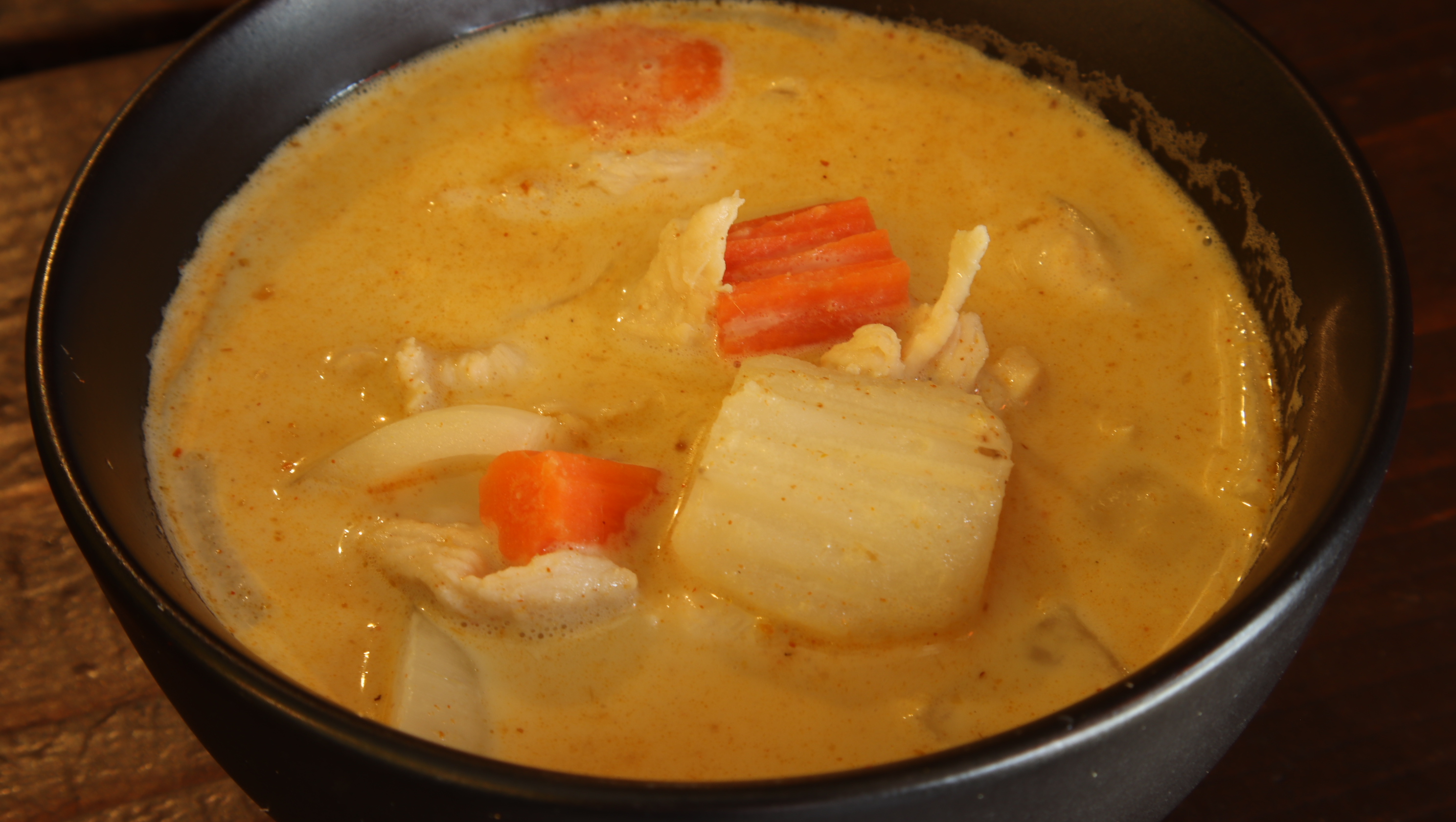 Order 47. Yellow Curry with Rice food online from Boran thai restaurant store, Los Angeles on bringmethat.com