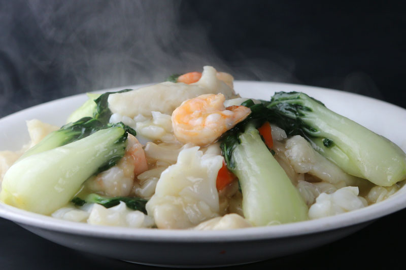 Order K12. Seafood Chow Fun (Gravy)  海鲜湿炒河 food online from Feng Ze Yuan store, San Francisco on bringmethat.com