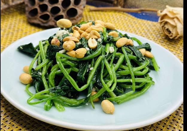 Order Spinach Salad with Peanut 凉拌菠菜 food online from Beijing Noodle House 同顺面馆 store, Lake Forest on bringmethat.com