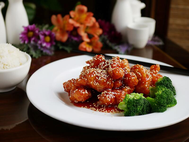 Order Sesame Chicken food online from Four Leaves Asian Restaurant store, Huntsville on bringmethat.com