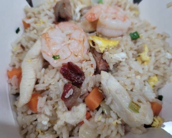 Order Young Chow Fried Rice 扬州炒饭Quart food online from Mr. Wonton store, Egg Harbor Township on bringmethat.com