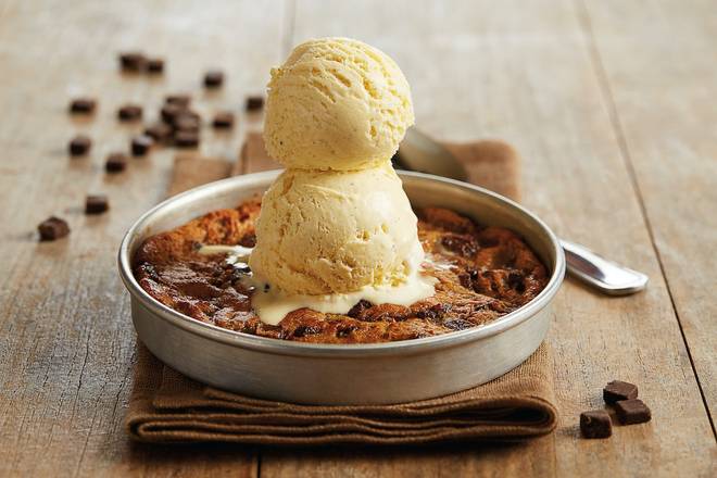 Order Chocolate Chunk Pizookie® food online from Bj's restaurants & brewhouse store, Roseville on bringmethat.com