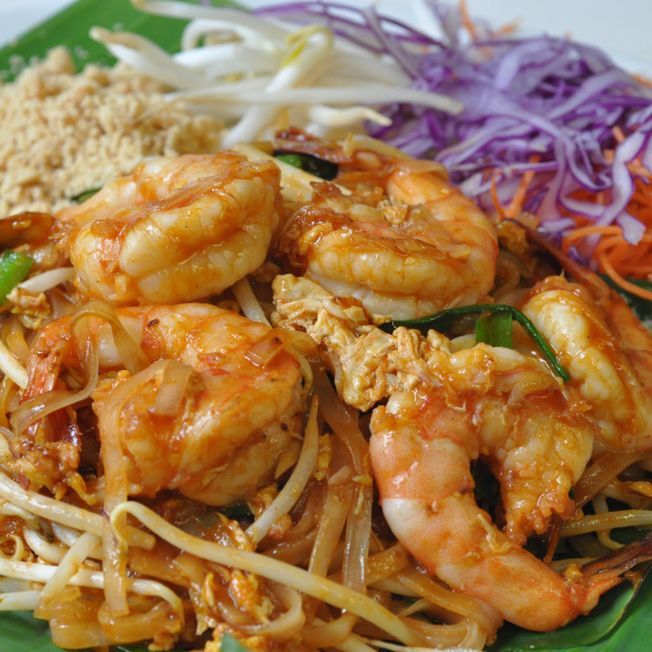 Order Pad Thai Noodle food online from Thai Chaba store, Woodland Hills on bringmethat.com