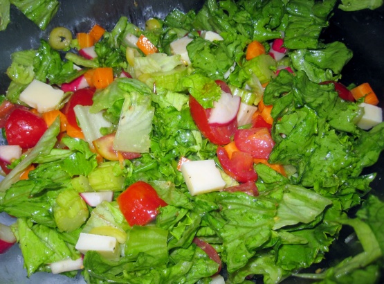 Order Traditional Tossed Salad food online from Matera's On Park store, Rutherford on bringmethat.com