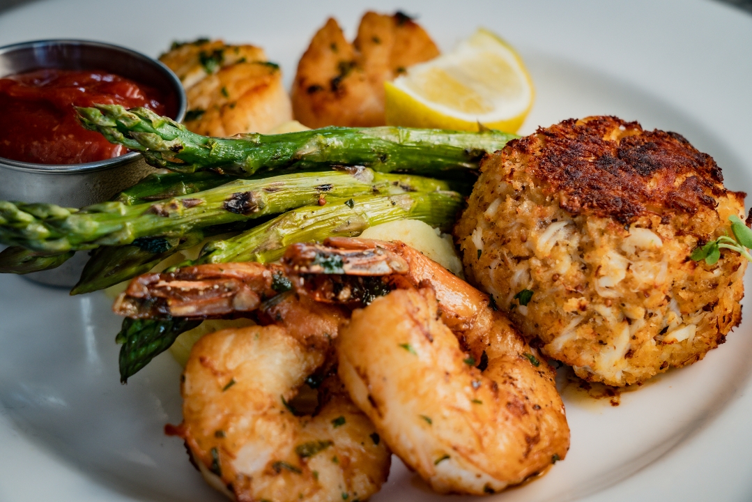 Order Broiled Seafood Combination food online from The Boathouse store, Midlothian on bringmethat.com