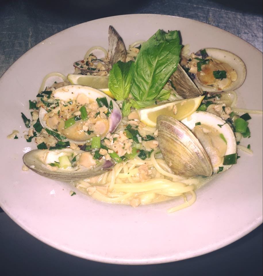 Order Linguini with Clams - Entree food online from Angelina Italian Kitchen store, Lake Havasu City on bringmethat.com