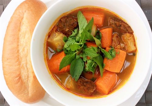 Order P22. Beef Stew Soup food online from Pho Saigon Express store, Escondido on bringmethat.com