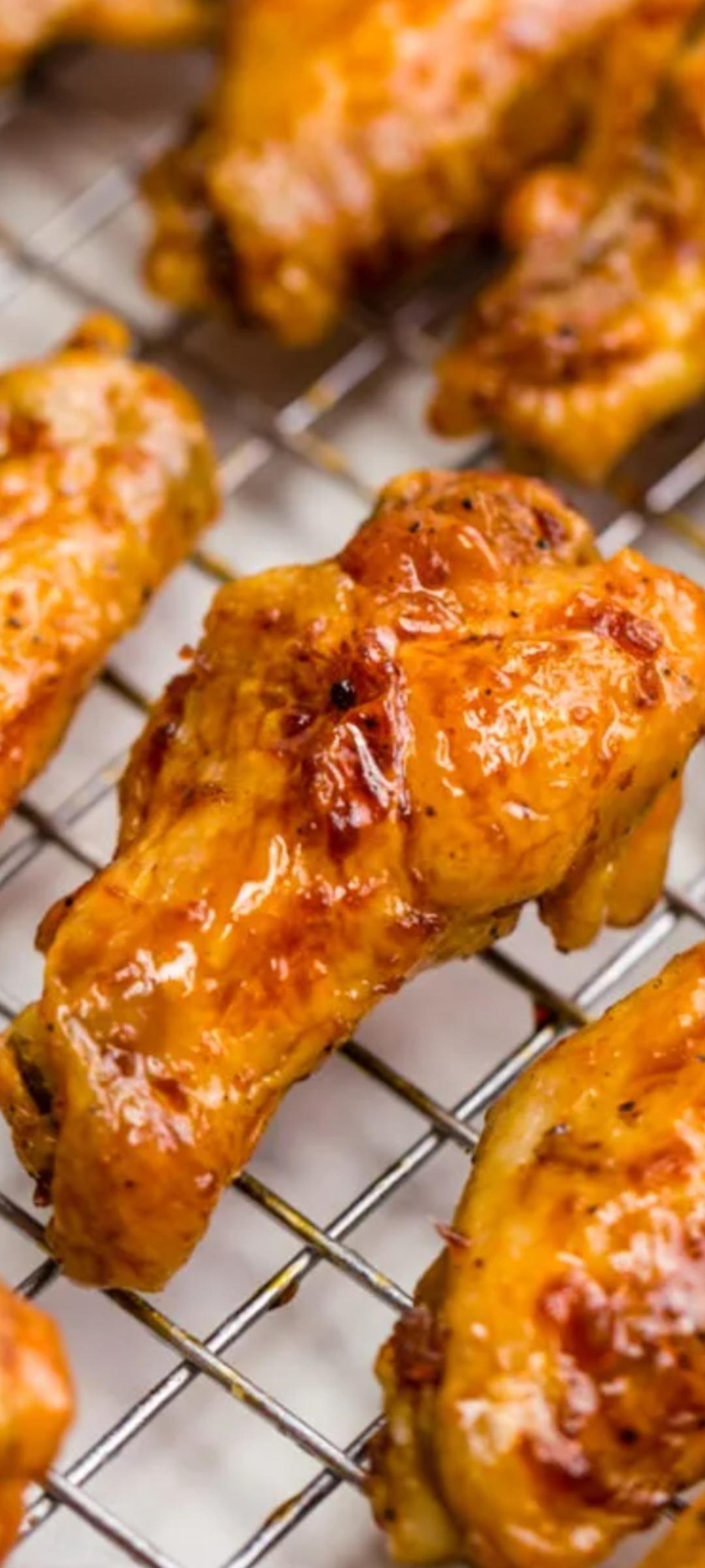 Order Oven-baked wings food online from Fat Tomato Pizza store, Rancho Palos Verdes on bringmethat.com