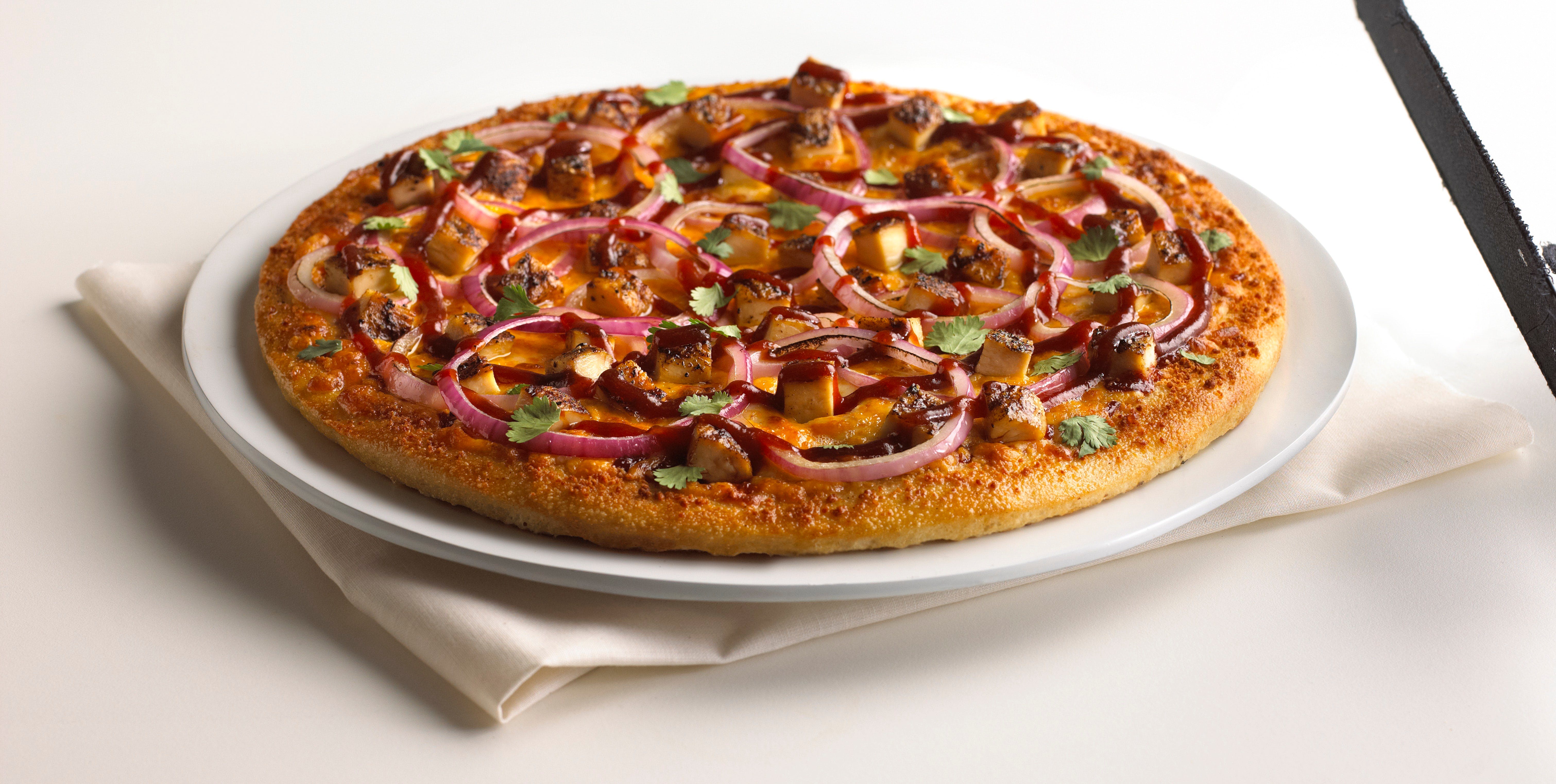 Order Barbecue Chicken Pizza - Individual 8'' (6 Slices) food online from Boston Restaurant store, Tucson on bringmethat.com