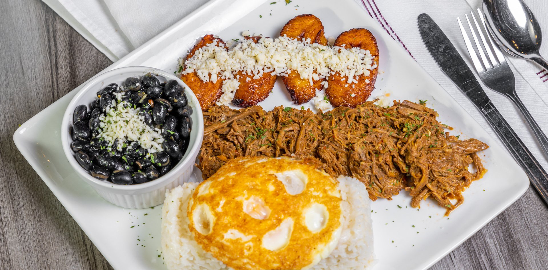 Order Pabellon Criollo food online from Rica Arepa Venezuelan Cafe store, Chicago on bringmethat.com