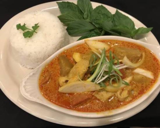 Order 36. Chicken Curry food online from Papaya Vietnamese Cuisine store, Bellevue on bringmethat.com