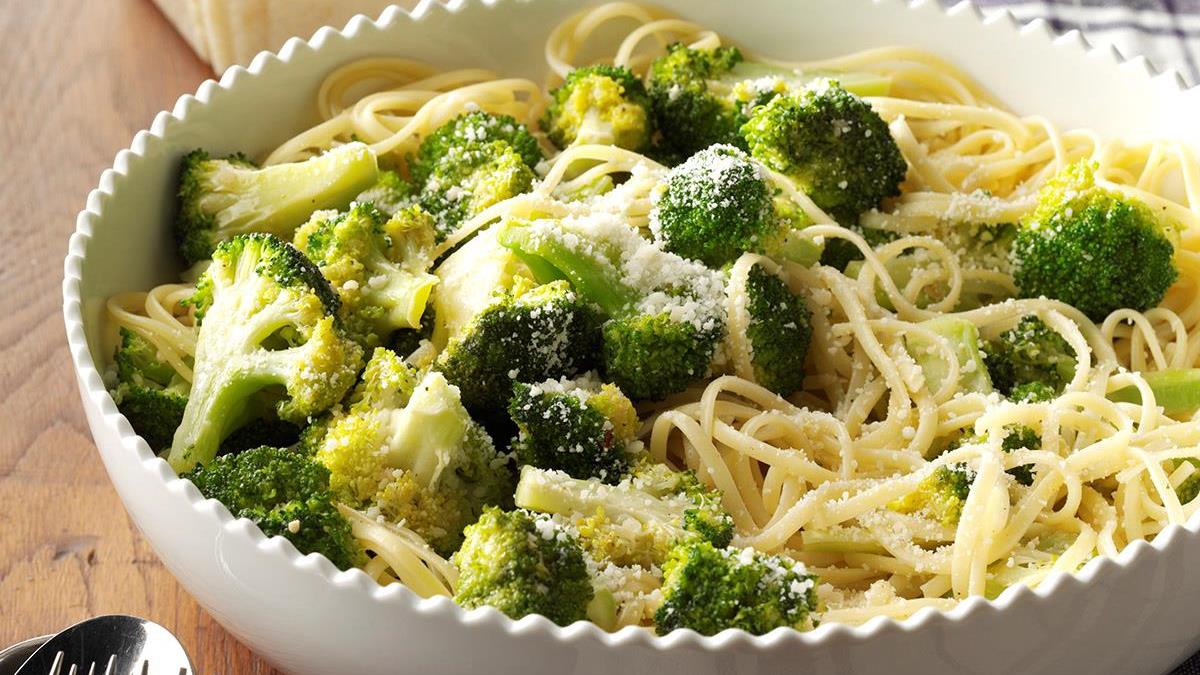 Order Spaghetti with Broccoli in Garlic and Oil food online from Scala Pizza store, Mount Vernon on bringmethat.com